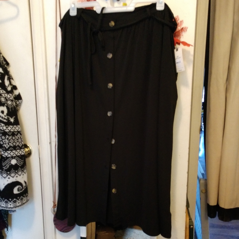 🆕 Black button down maxi skirt